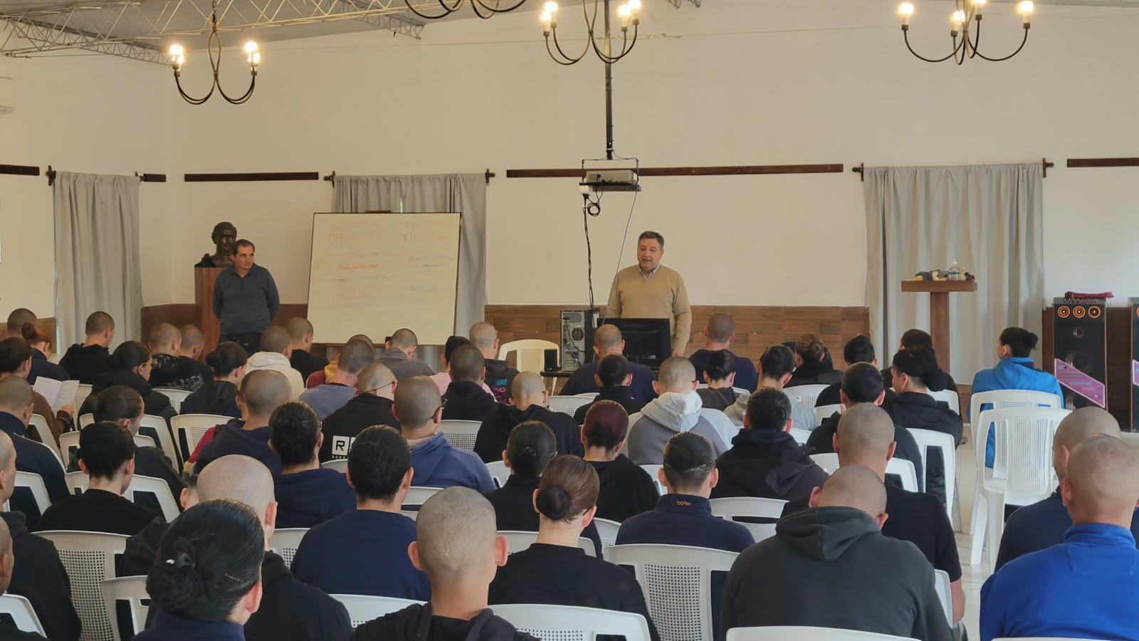 Jornada de integración: La Comisión Directiva brindó una charla informativa a los nuevos alumnos de la Escuela Departamental de Policía